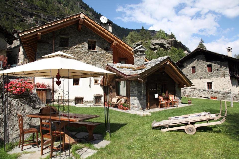 B&B Lo Djoua De Toueno Arvier Luaran gambar